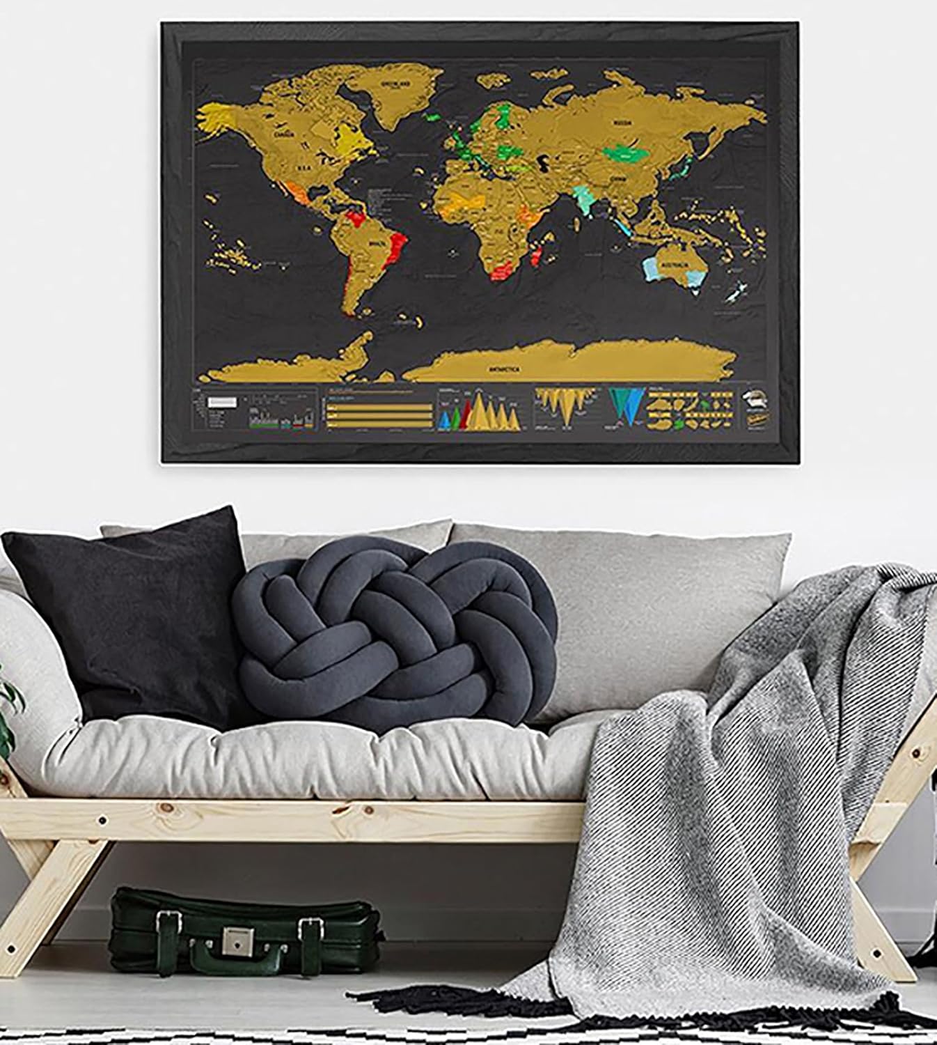 Skrapkarta över världen – Skrapa fram dina länder med världskartan 42x29 cm med reseklistermärken (guld/svart)