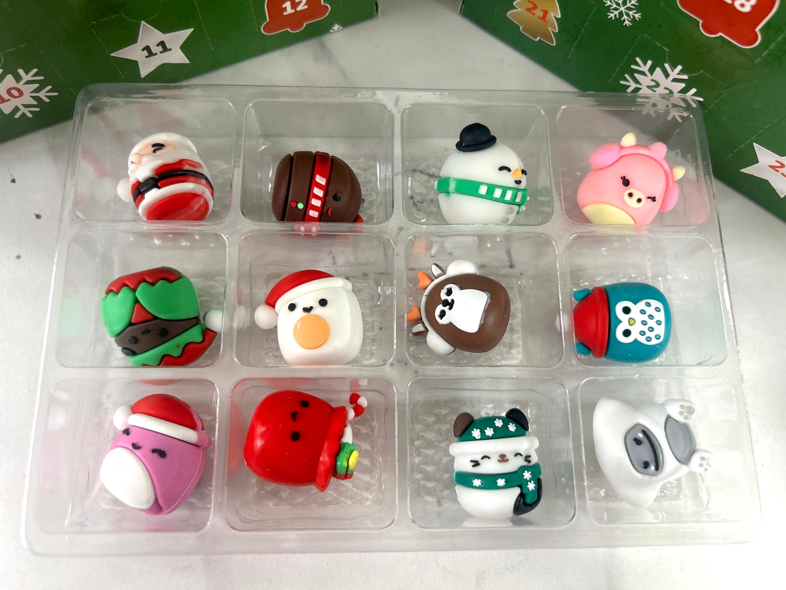 Squishmallows Julkalender – 24 dagar med söta PVC figurer & julöverraskningar