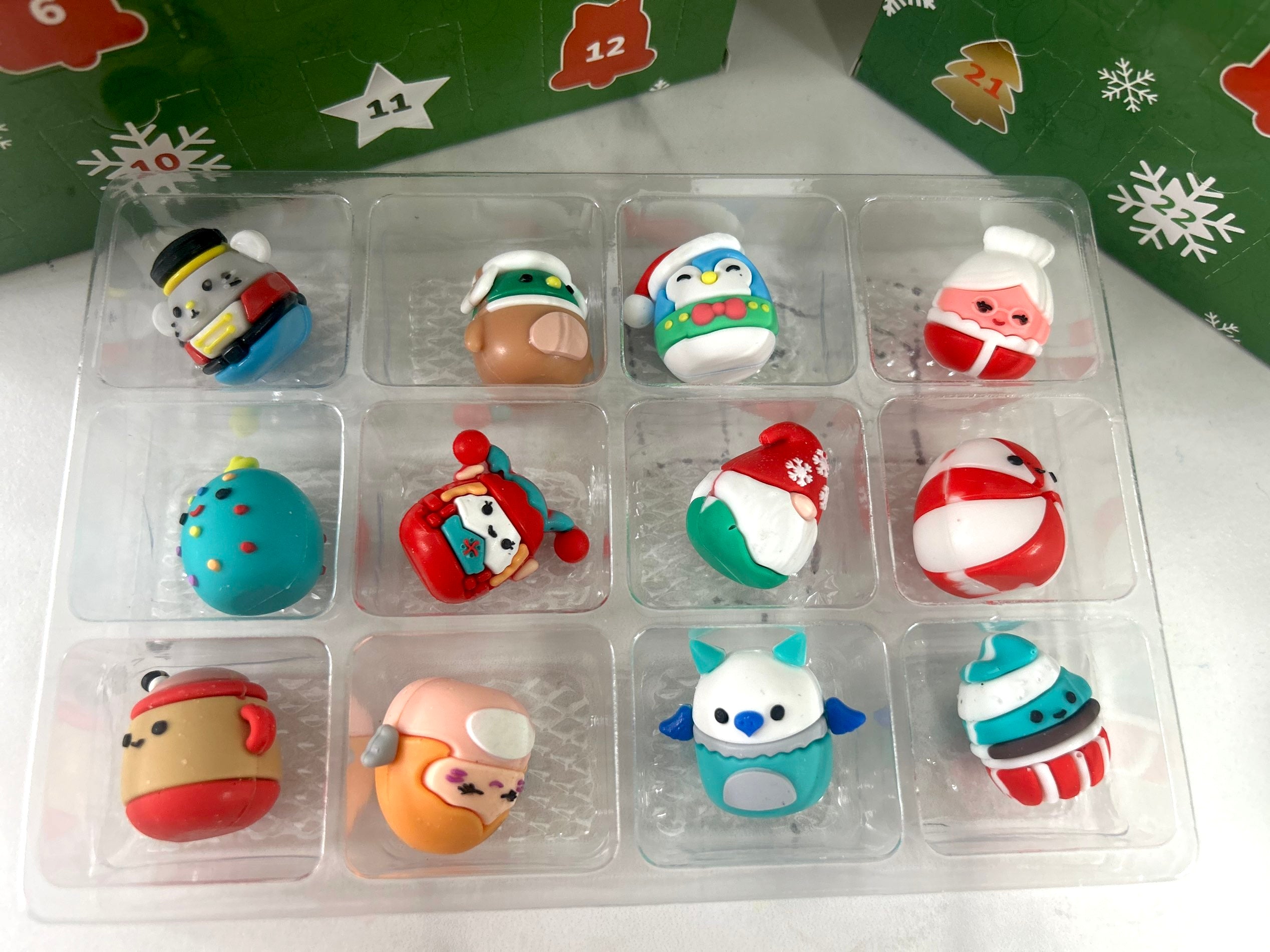 Squishmallows Julkalender – 24 dagar med söta PVC figurer & julöverraskningar