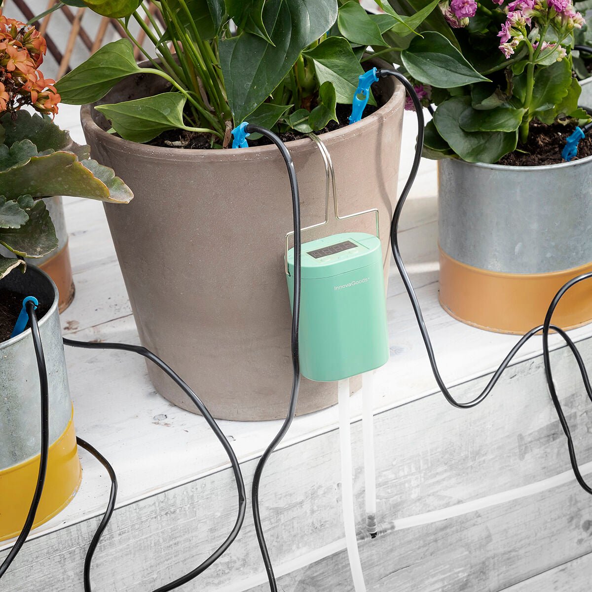 Automatiskt droppbevattningssystem vattning till 8 olika krukor