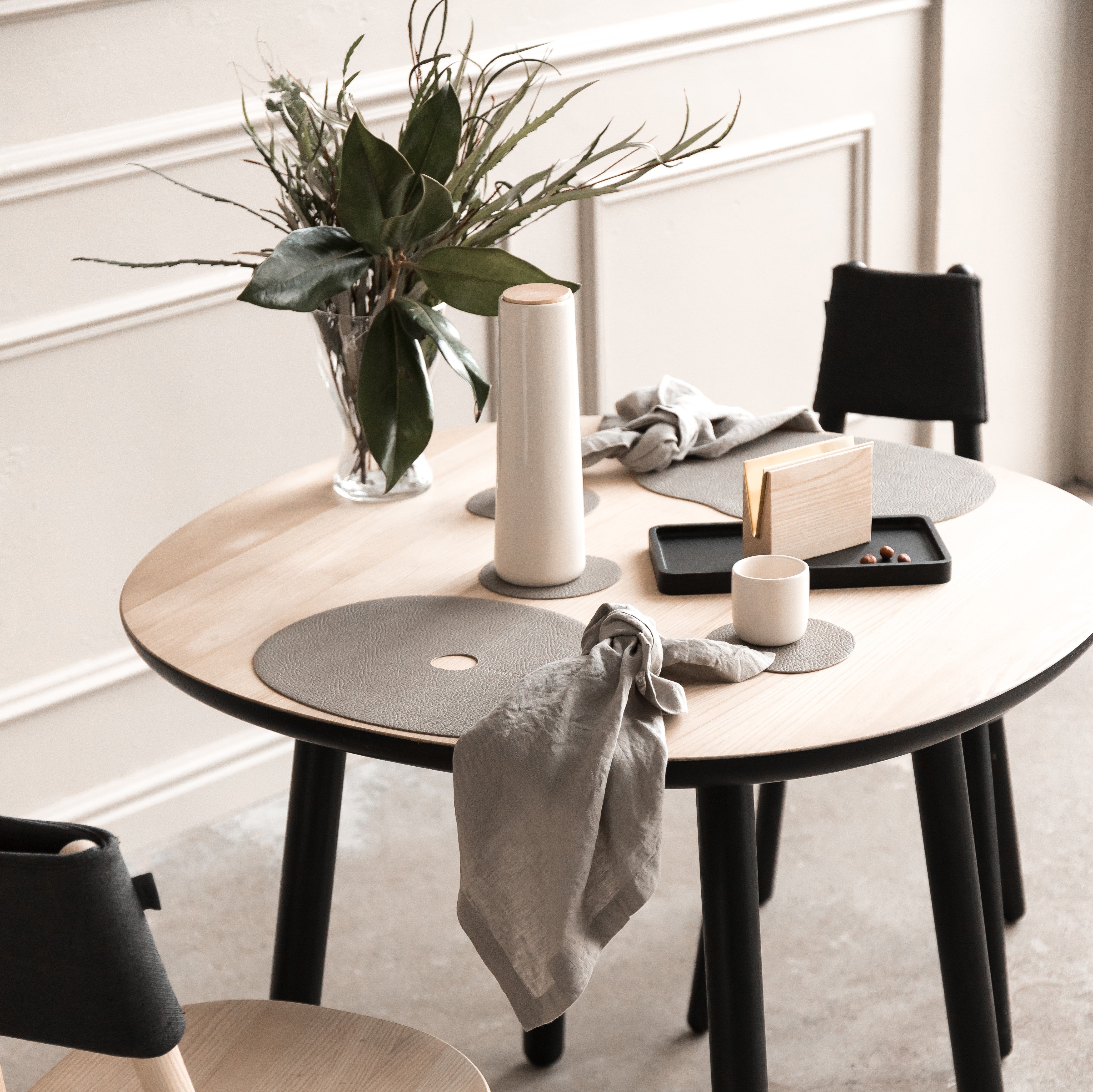 Glasunderlägg & Bordsunderlägg i äkta läder, beige