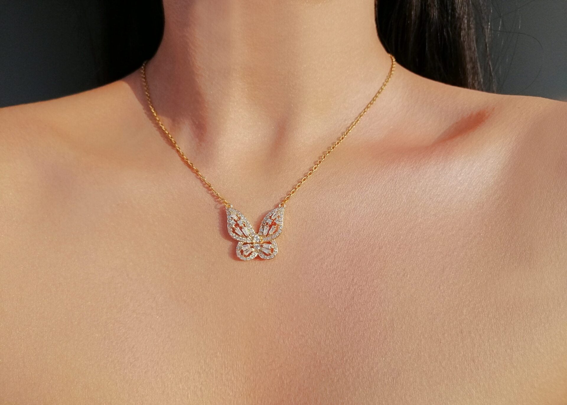 24K Guldpläterat halsband med fjärilshänge