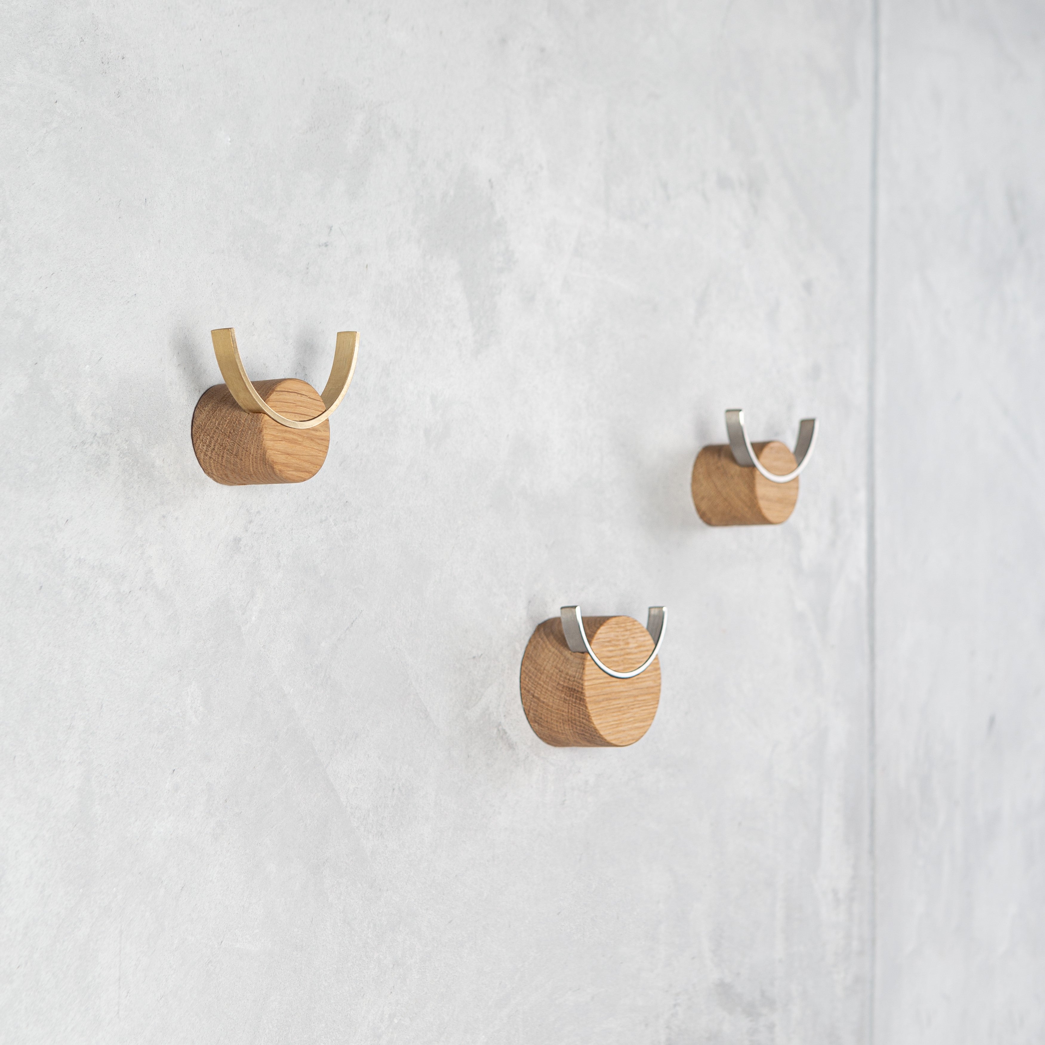 Väggkrok DEER | ek, mässing