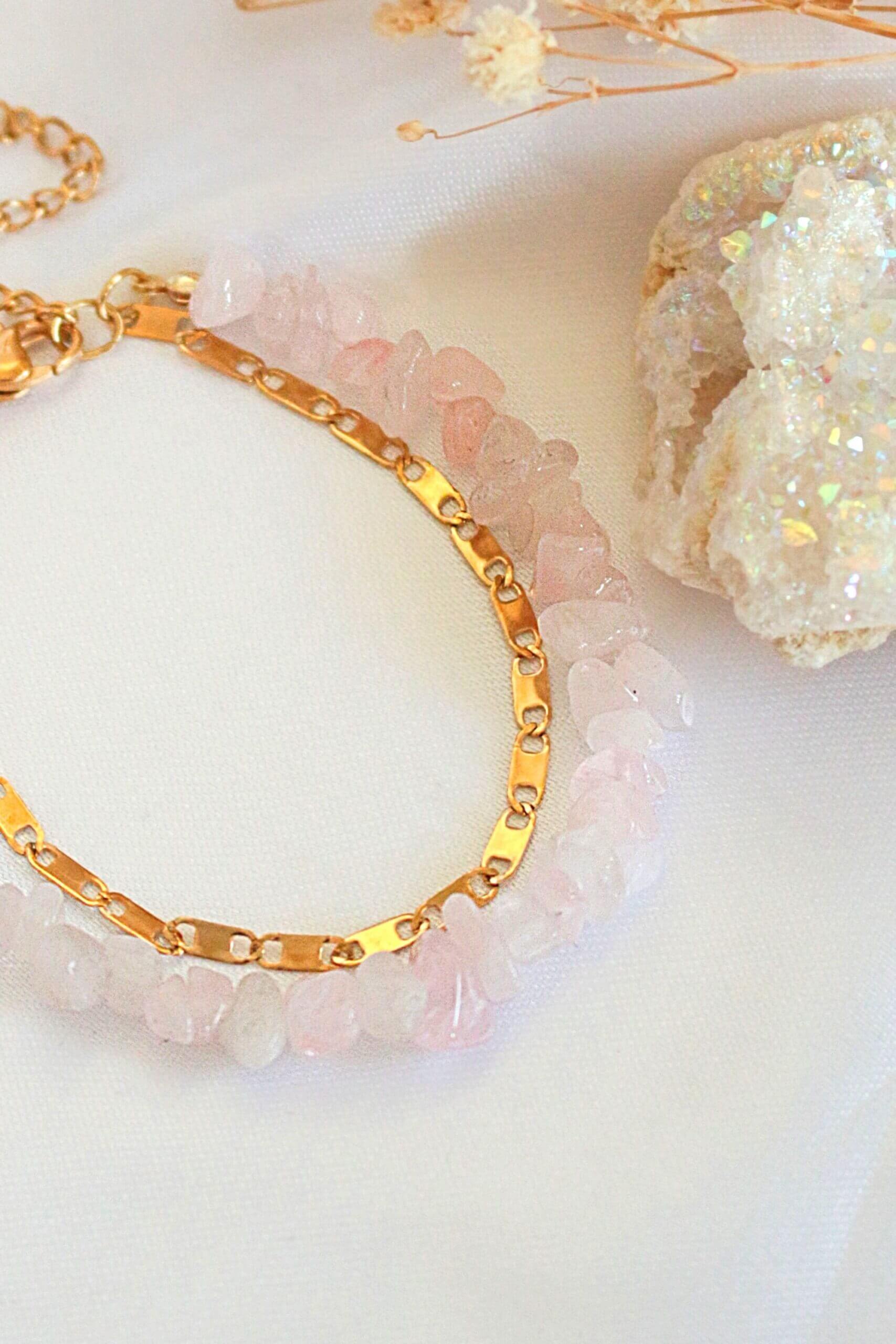 Dubbelskiktat armband med rosenkvarts och 24 karat guldplätering